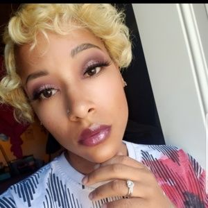 Meet your Posher, Ebony